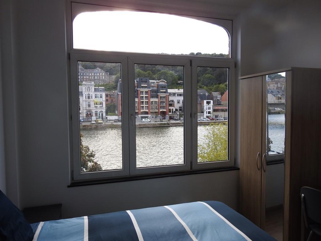 Les Voisins De Mr Sax Hotel Dinant Phòng bức ảnh