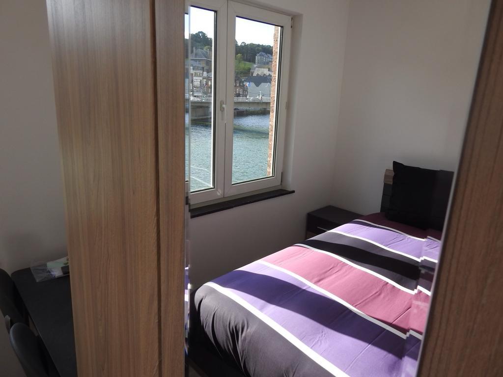 Les Voisins De Mr Sax Hotel Dinant Phòng bức ảnh